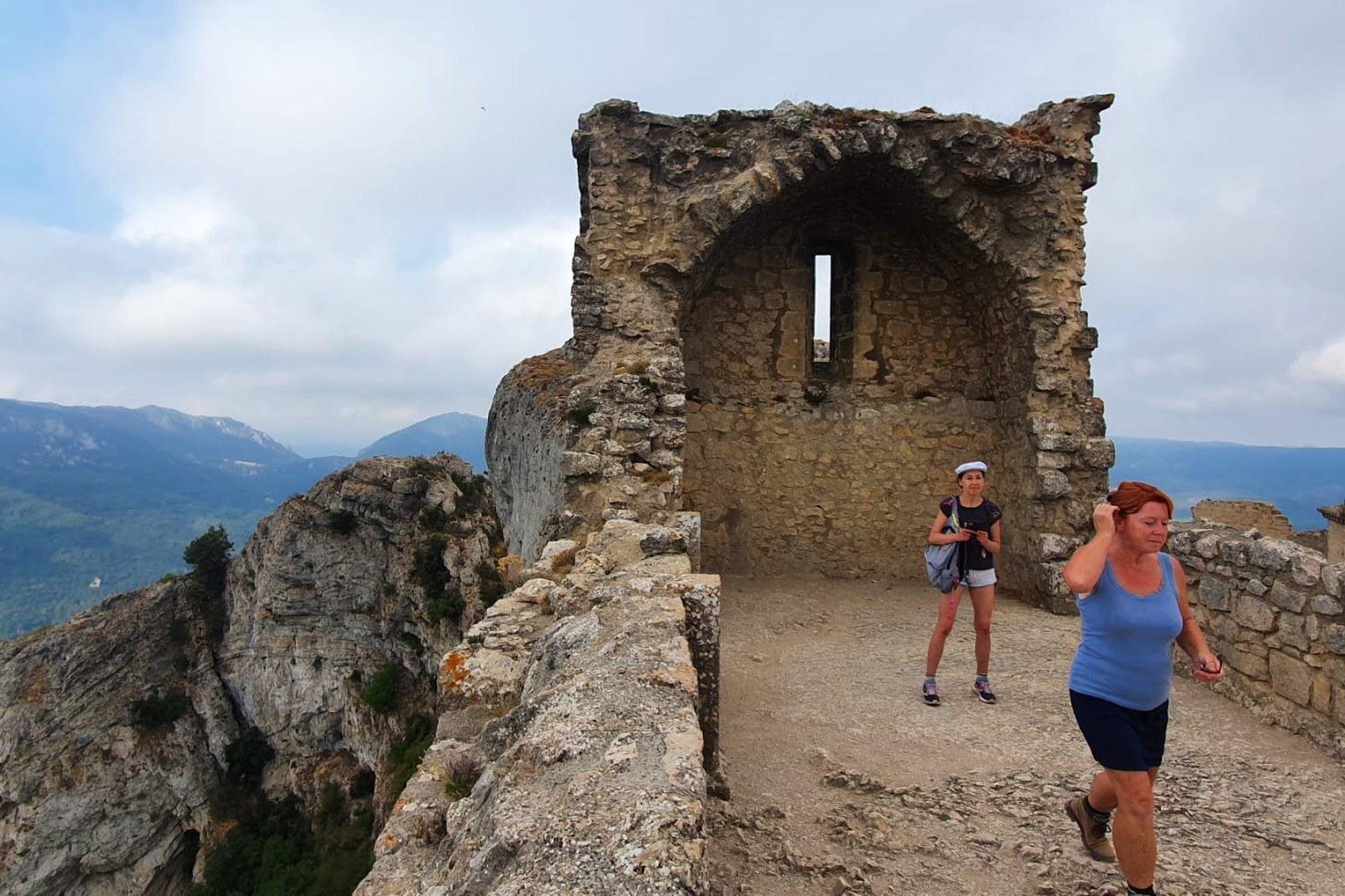 04-lopen-door-de-ruine.jpg