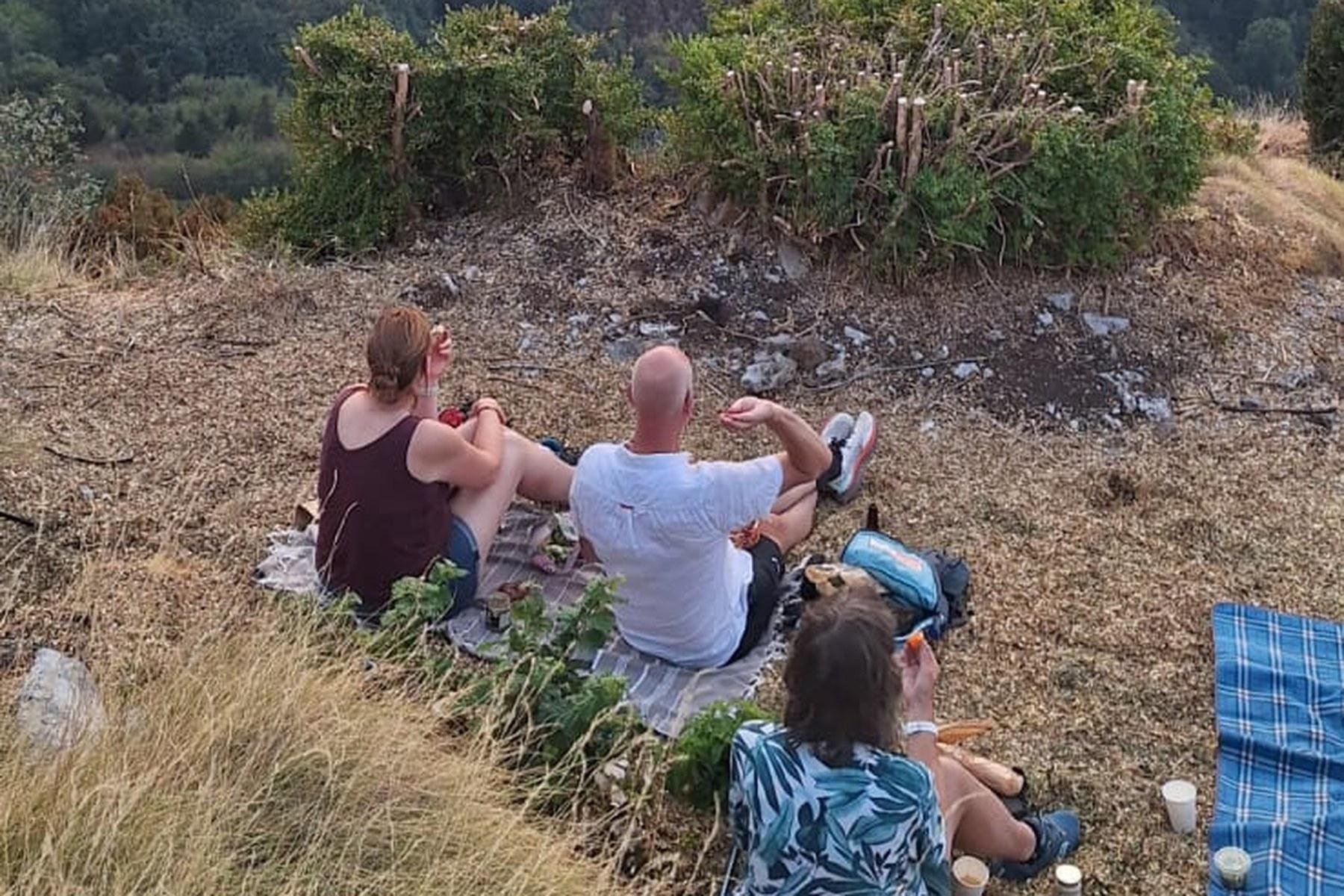 23-2026-picknick-bij-zonsondergang.jpg