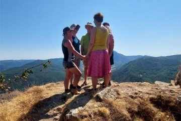 Ontspannen wandelen en mediteren op krachtplaatsen in het Katharenland